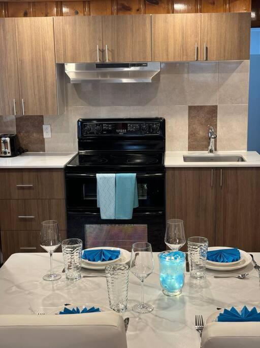 Cozy Spacious Work Friendly Lotus With Garden View High Speed Free Wi Fi And Parking Adjacent To Downtown Montréal Kültér fotó